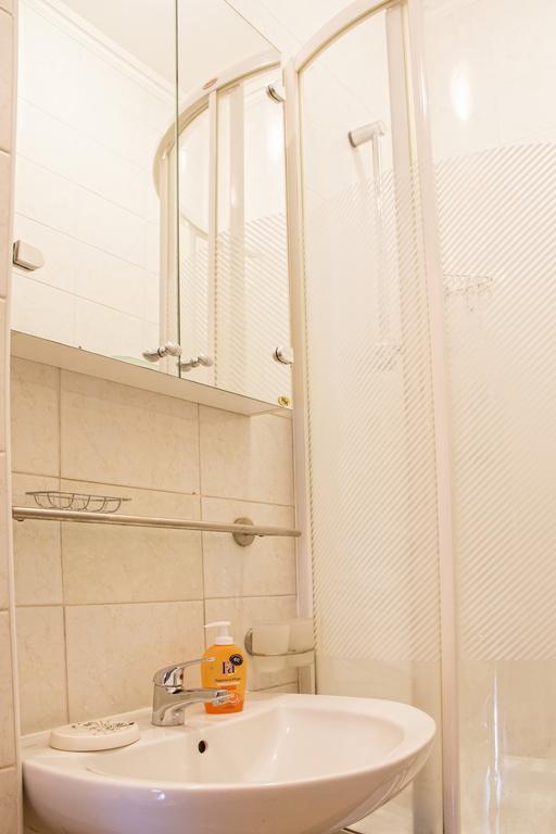 Kyiv Apartment In The City Center On Turgenevskaya Street エクステリア 写真